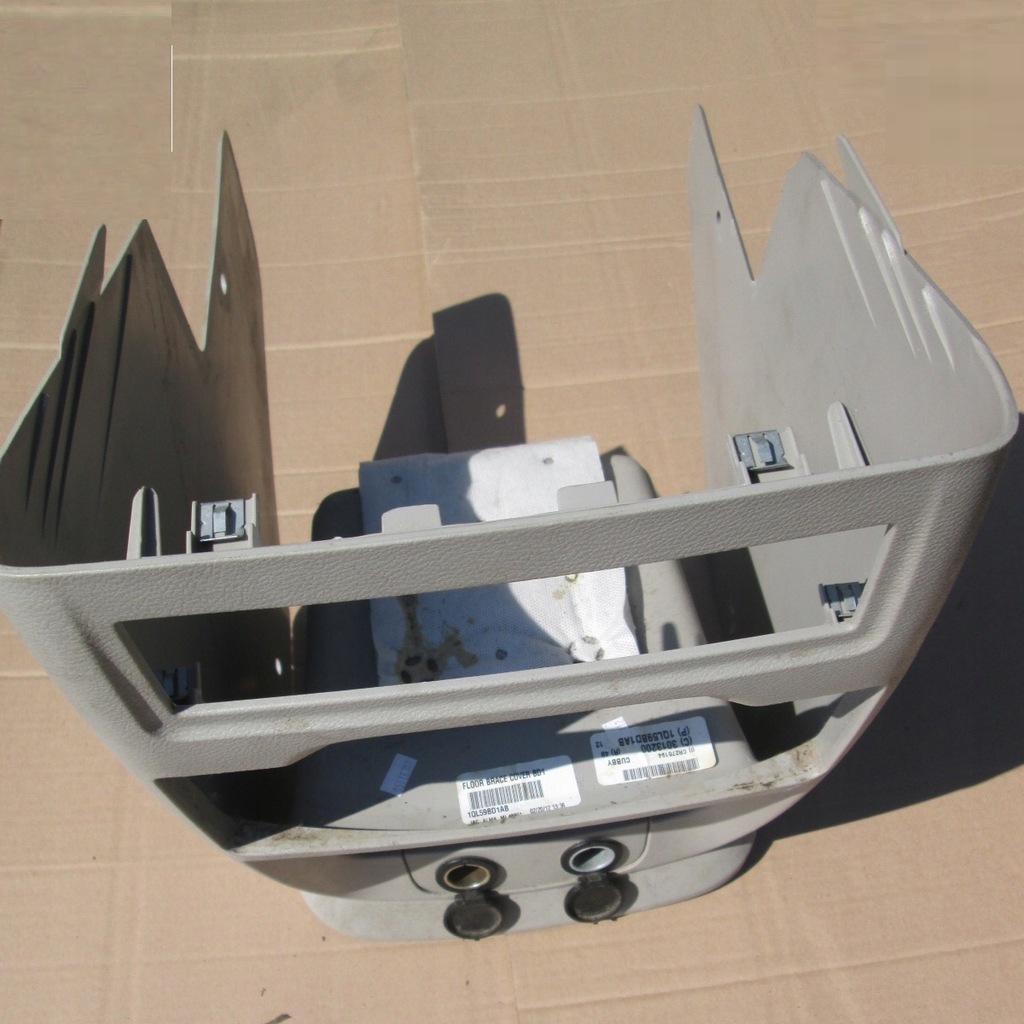 фото №7, Chrysler town country 11- защита пластик стойка