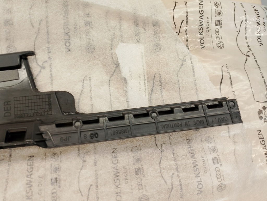 фото №9, Seat ibiza 5 v молдинг вертикальная дверь na блок двигателя дверь правый перед блеск