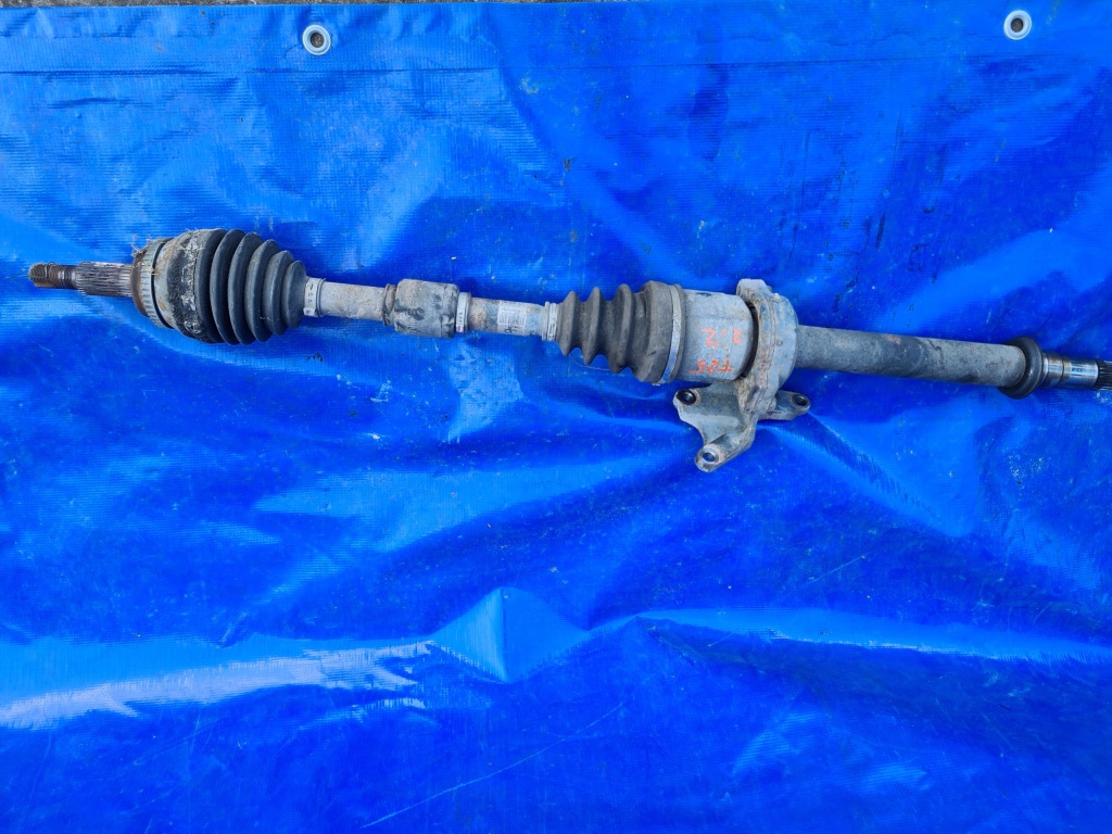 фото №1, Toyota avensis t25 2.2 d4d приводной вал правая