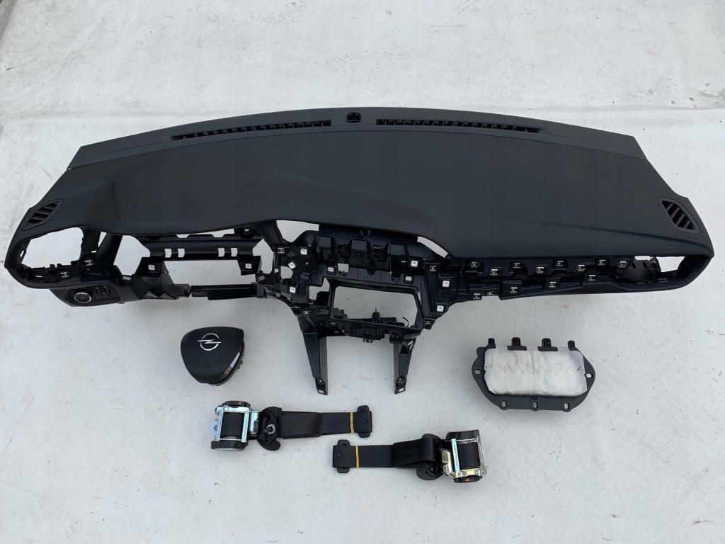 фото №1, Opel corsa f приборная панель приборная панель консоль подушки безопасности ремни