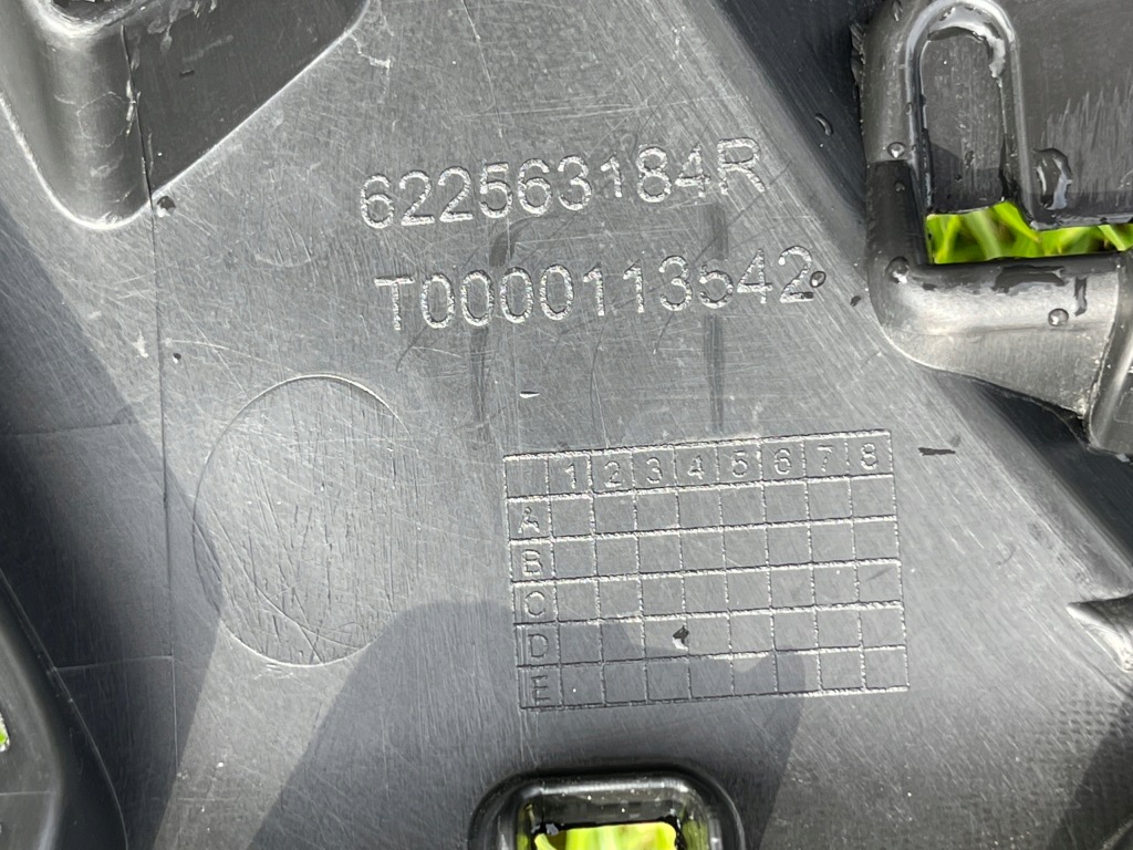 Renault clio iv решётка  радиатора решётка радиатора 622563184r Цена