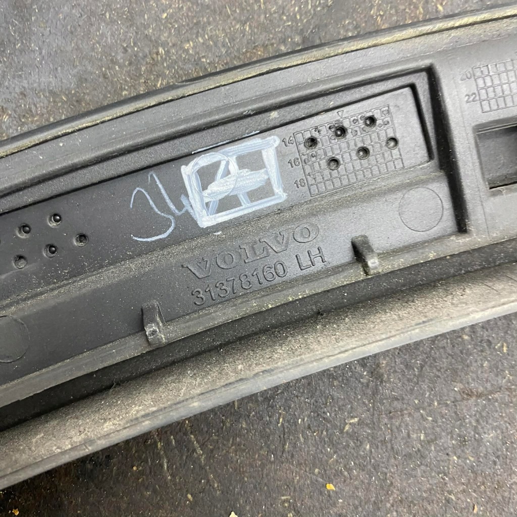 Молдинг накладка подкрылок левое  задняя xc90 2 717 Оригинал