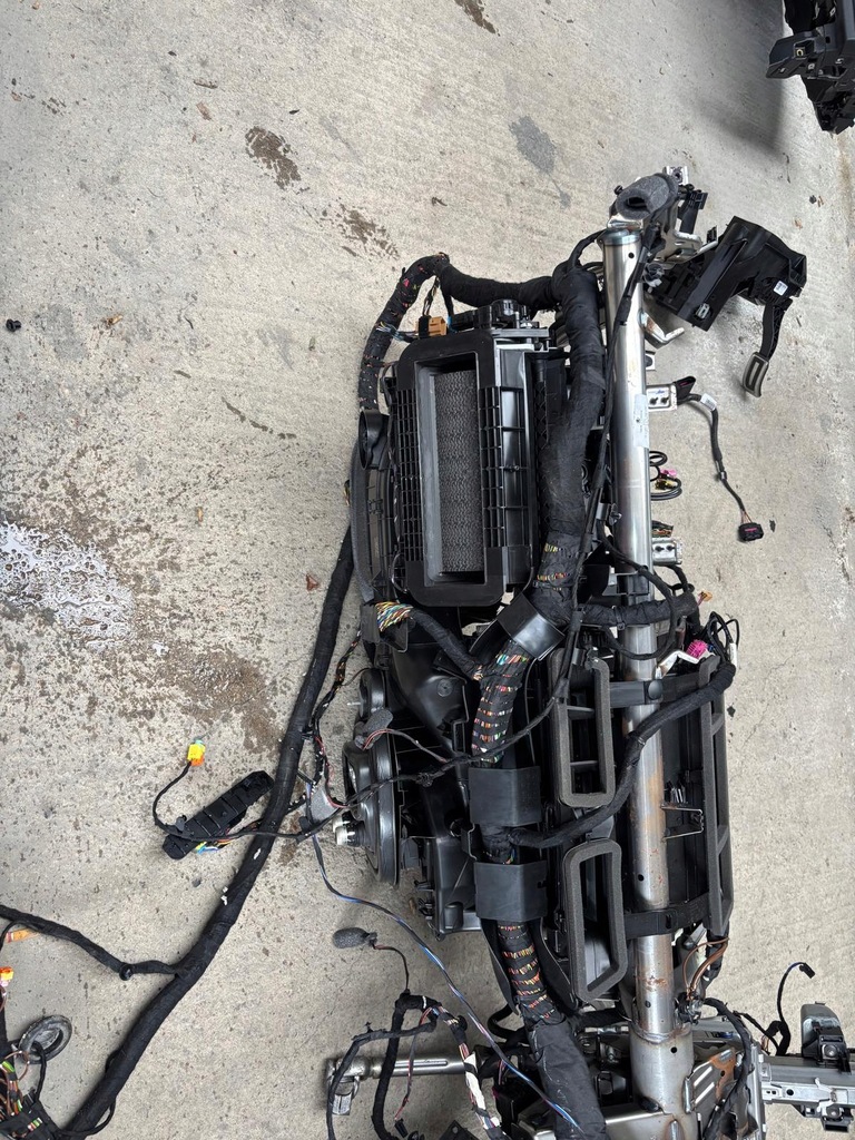 фото №11, Skoda octavia iv електропроводка джгут 2,0-tdi dsg 4x4 vrs full ładnie wypieta