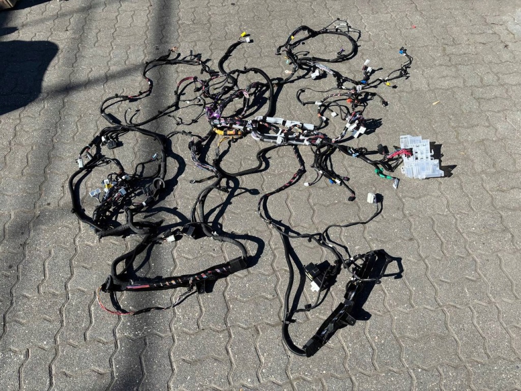 Купити Електропроводка внутрішня tesla model x 2072429-030b