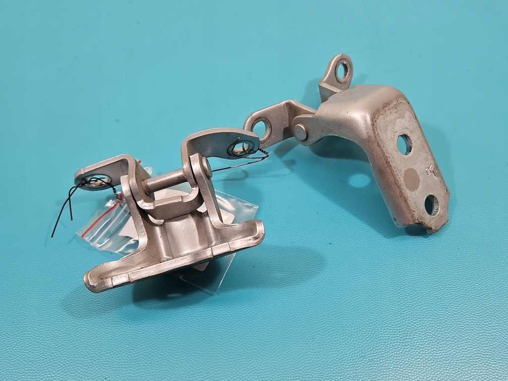 фото №1, Петля дверь задняя правый toyota corolla e21 19-