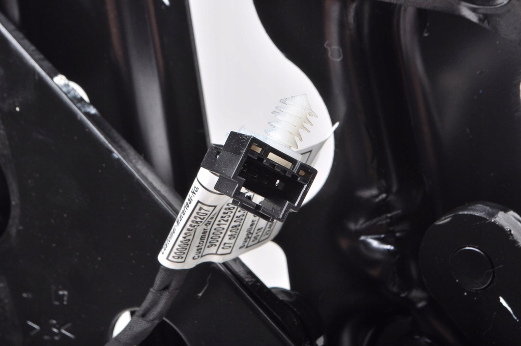 фото №11, Ferrari portofino 3.9 f164 петля дах правий 125502 007658