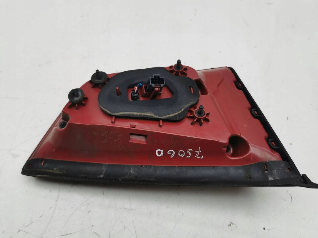 фото №6, Kia niro 2019 права сторона лампи задній кришки багажника