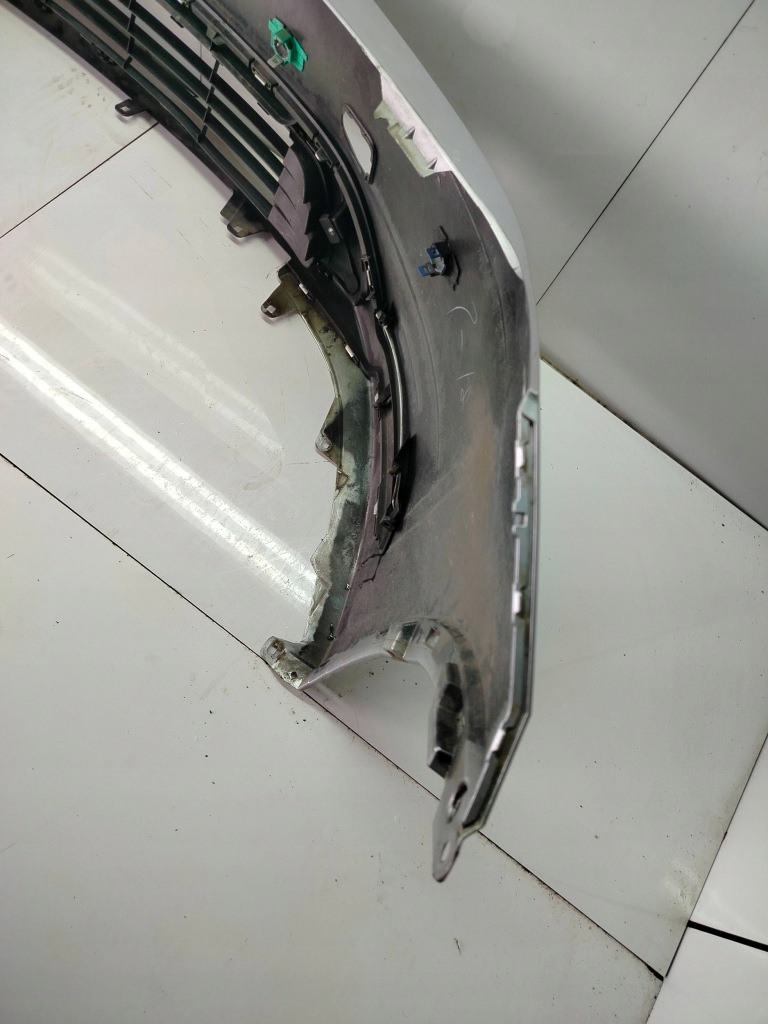 Toyota prius v 5 2023- бампер передок  передний 53113-47100 в Украине