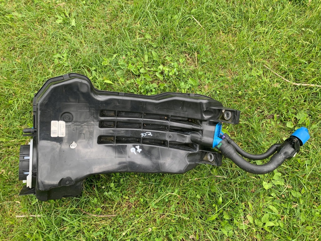 фото №1, Бак adblue audi q7 q8 4m0131878cm