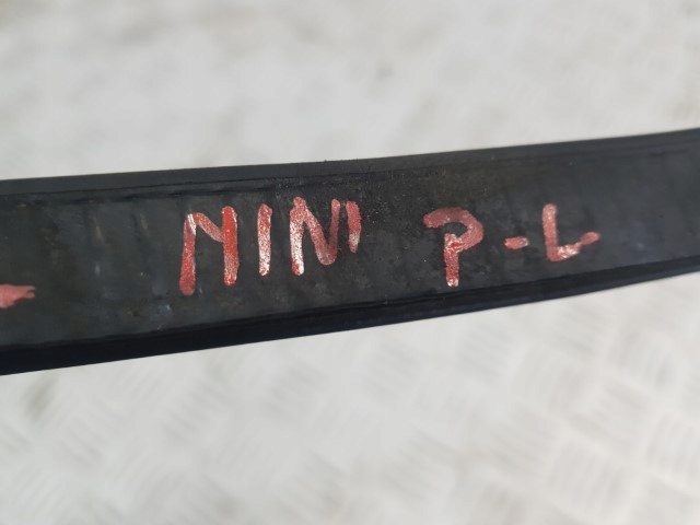 фото №3, Mini cooper one r56 молдинг крыла левая