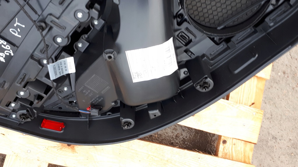 фото №9, A4 b9 lift обшивка оббивка двері правий задня