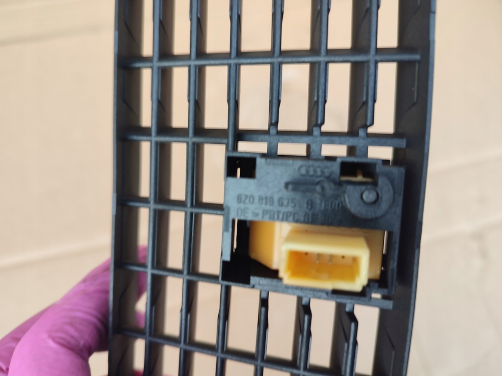 фото №5, Решётка средняя панели датчик audi a2 8z0819635b