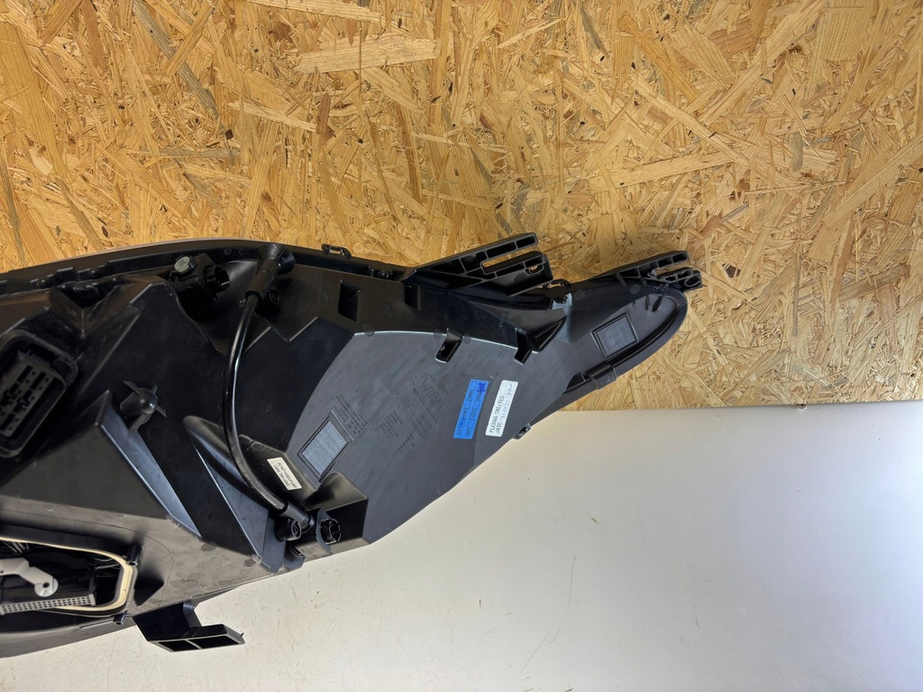 фото №15, Aston martin db12 2024 лампи передні