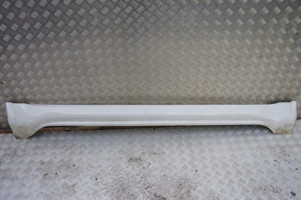 Купить Молдинг порог правая jeep grand cherokee wk2 overland рестайлинг  pw7 bright white