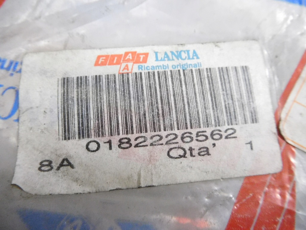 Купити Ручка, кронштейн двері лівий перед fiat uno оригінальний номер 182226562