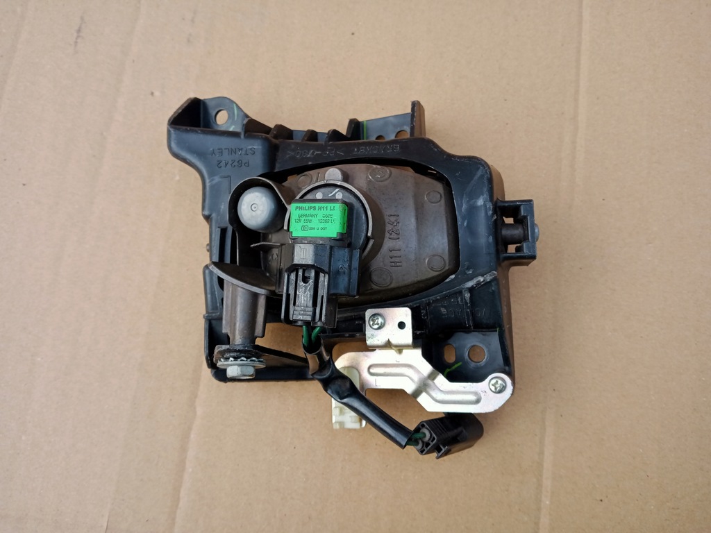 фото №3, Mazda 3 противотуманная фара левый 2006r-