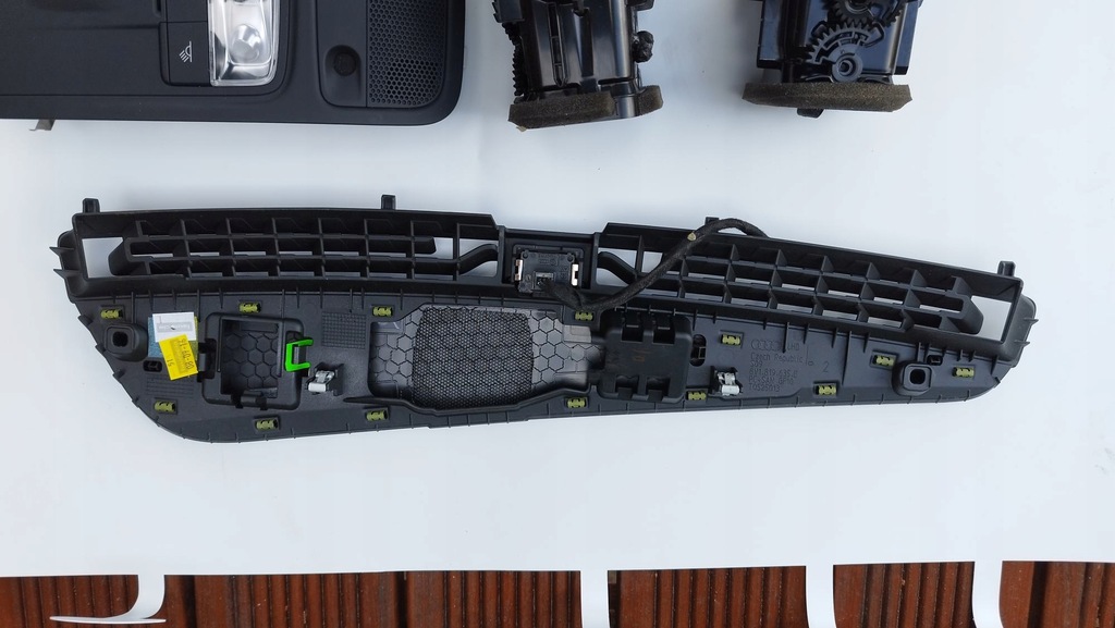 фото №10, Панель потолочный лампа кабины audi a3 8v s-line люк led 8v0947135d