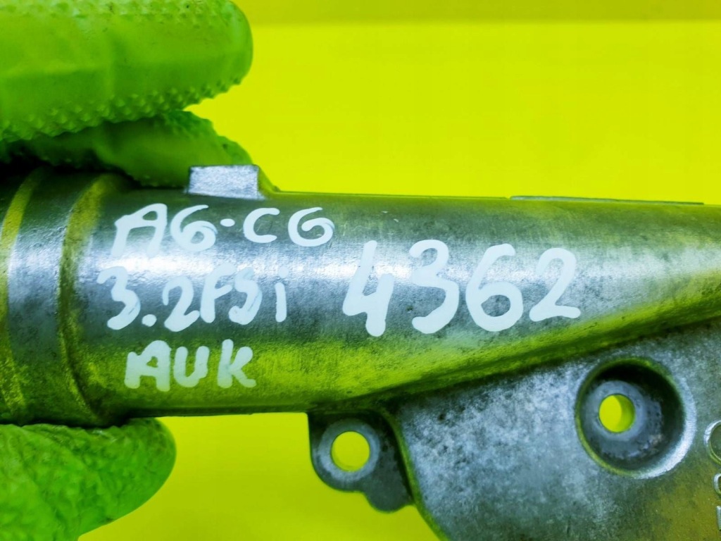 Патрубок рідина води кронштейн труби audi a6 c6 a4 b7 a8 2.4 3.2fsi 06e121161r Київ