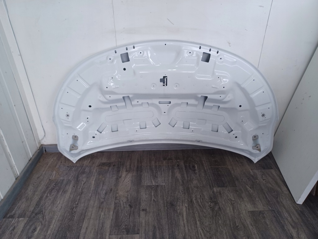 Капот --- nissan townstar --- крышка двигателя --- Оригинал