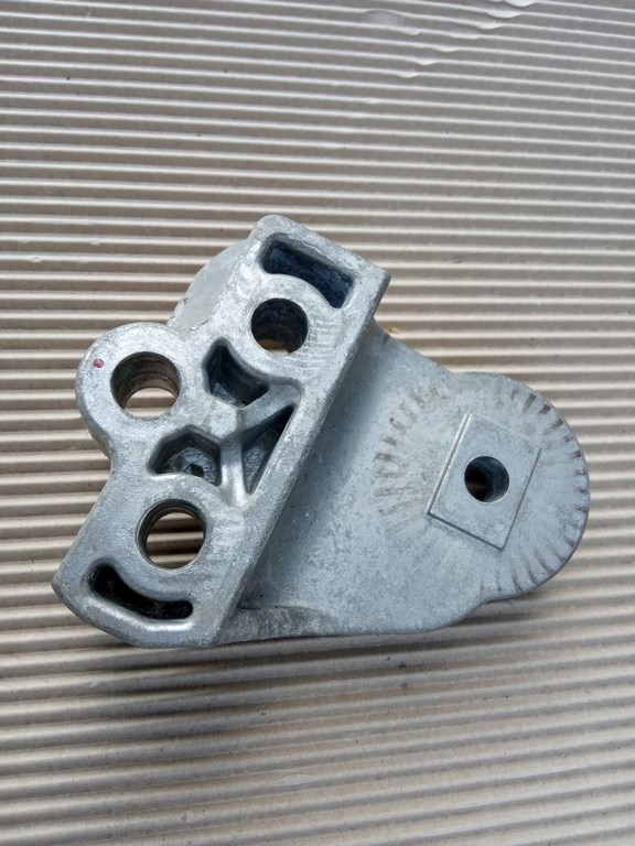 фото №6, Ford fiesta mk7 lift b-max 1.0 eco. 13-17r.- кронштейн двигателя