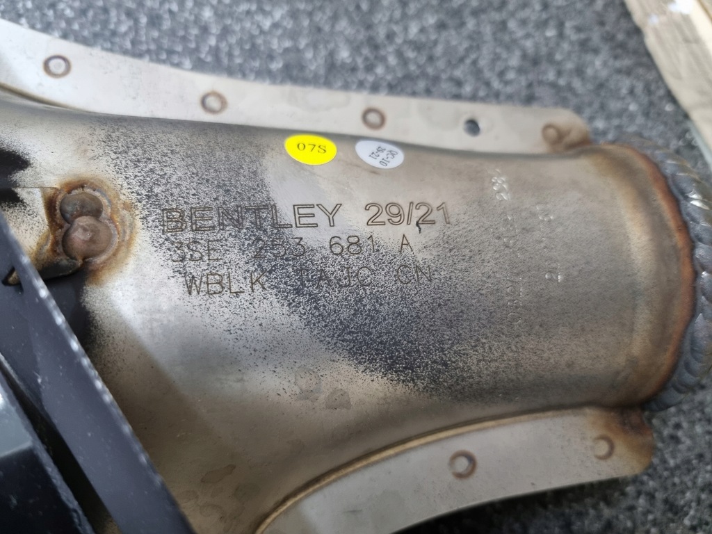 фото №9, Bentley flying spur 2022 насадки выхлоп глушителя