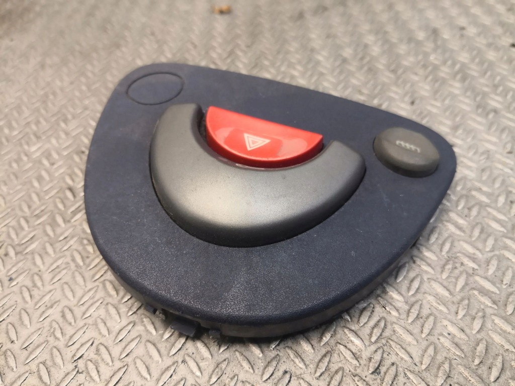 фото №2, Smart fortwo i кнопка світла аварійних