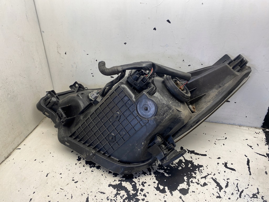 фото №11, Subaru trezia лампа правий перед