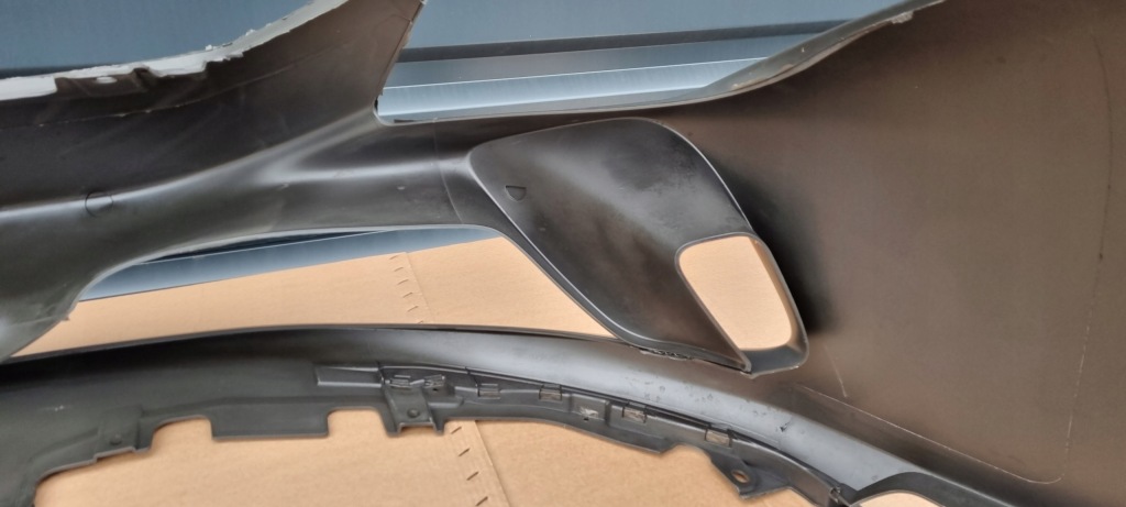 Купить Ferrari f8 tributo бампер перед оригинал c410