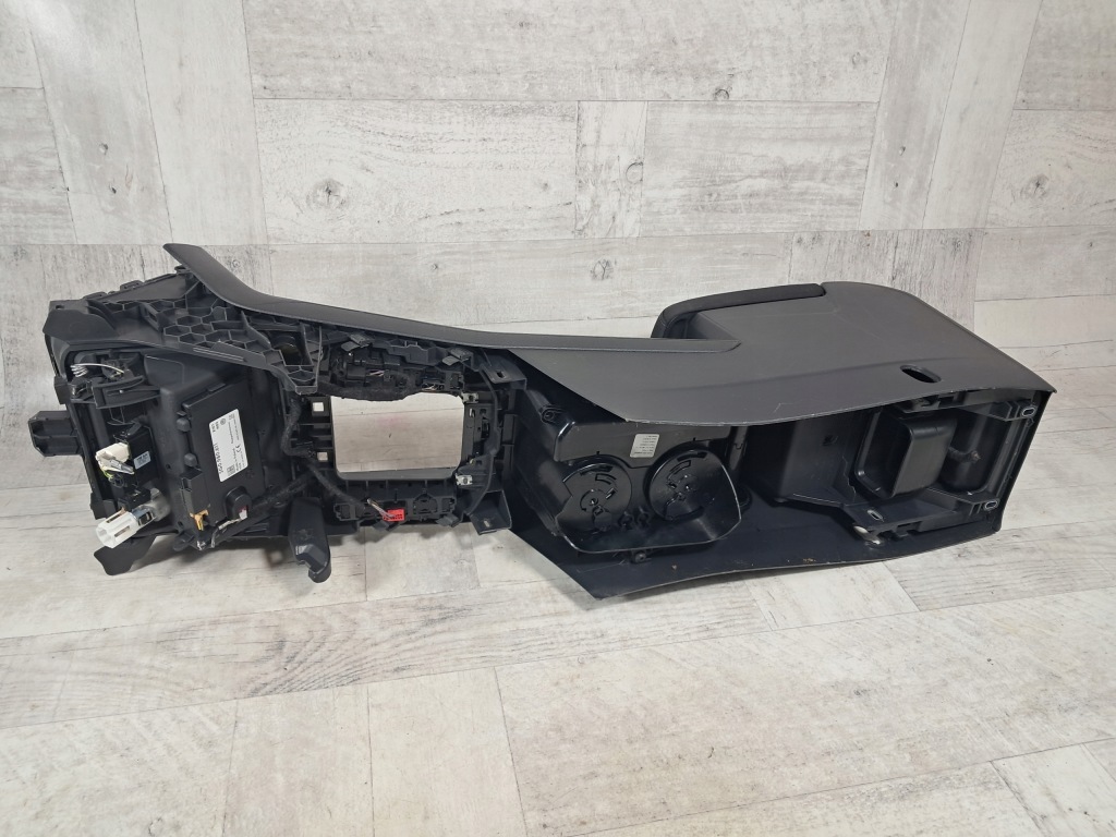 Vw golf sportsvan підлокітник тунель середній 517863284c Недорого