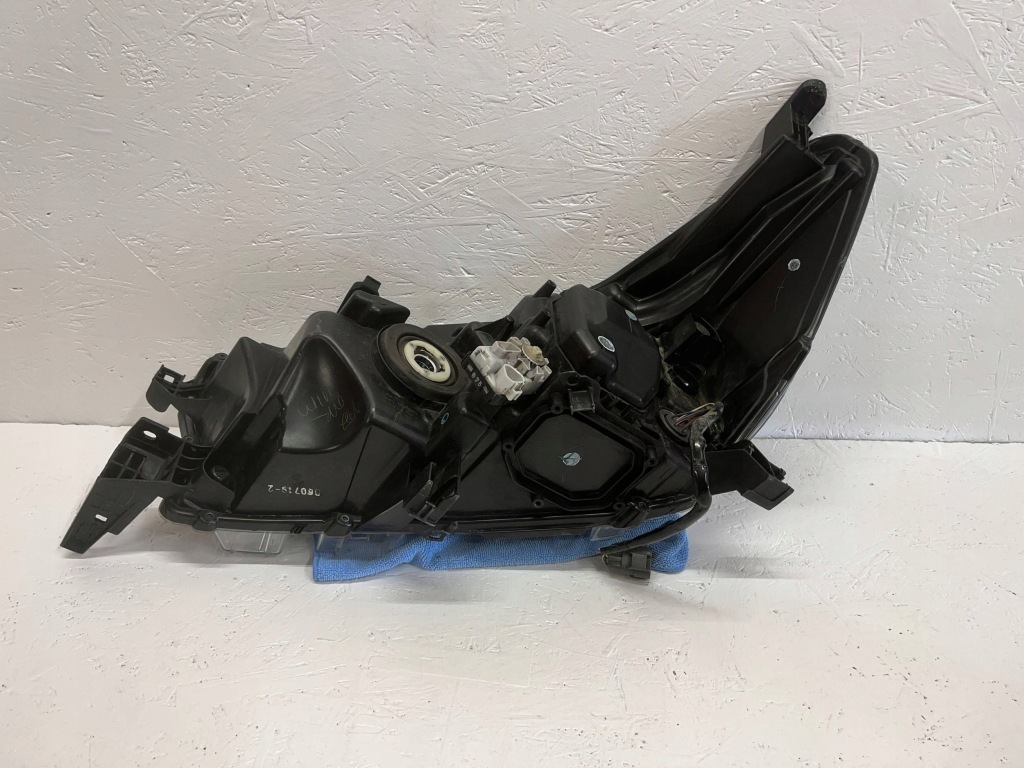 Toyota hilux viii 2015 - фара правый передний линза led 060719-2 org Цена