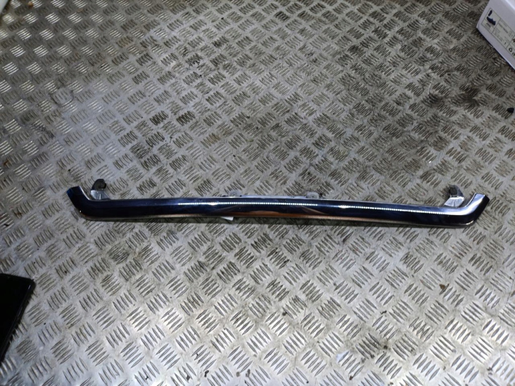 фото №1, Subaru forester iv молдинг решётка радиатора перед 91121sg000