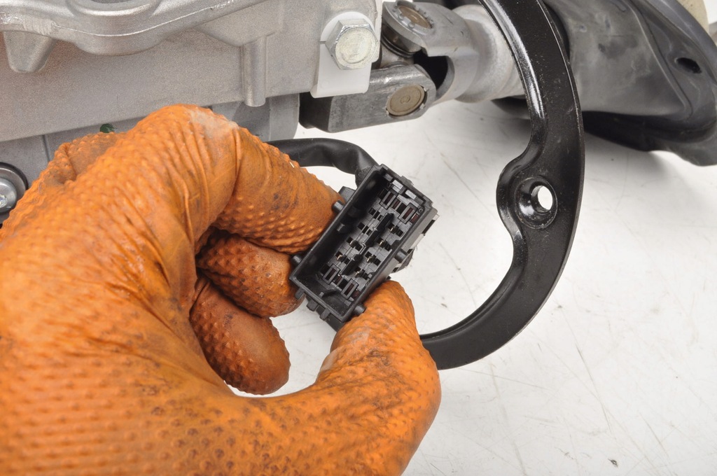 фото №6, Levante 3.0 колонка рулевая 06701023000 anglik