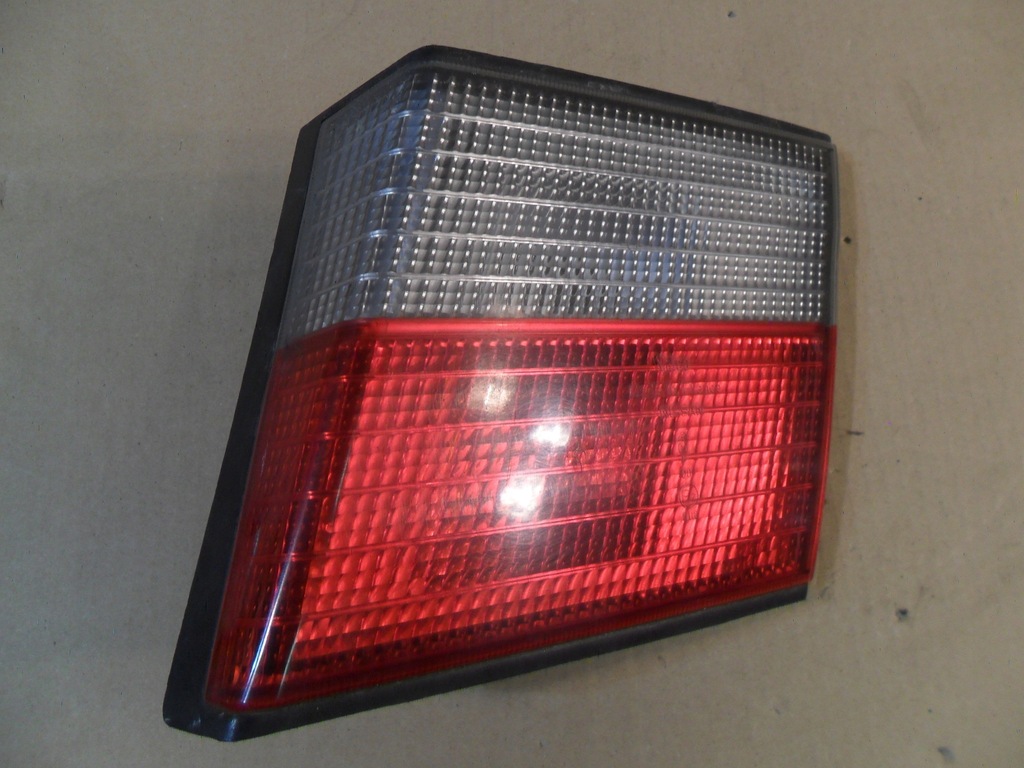 фото №1, Лампа правий задня w кришка nissan primera p11