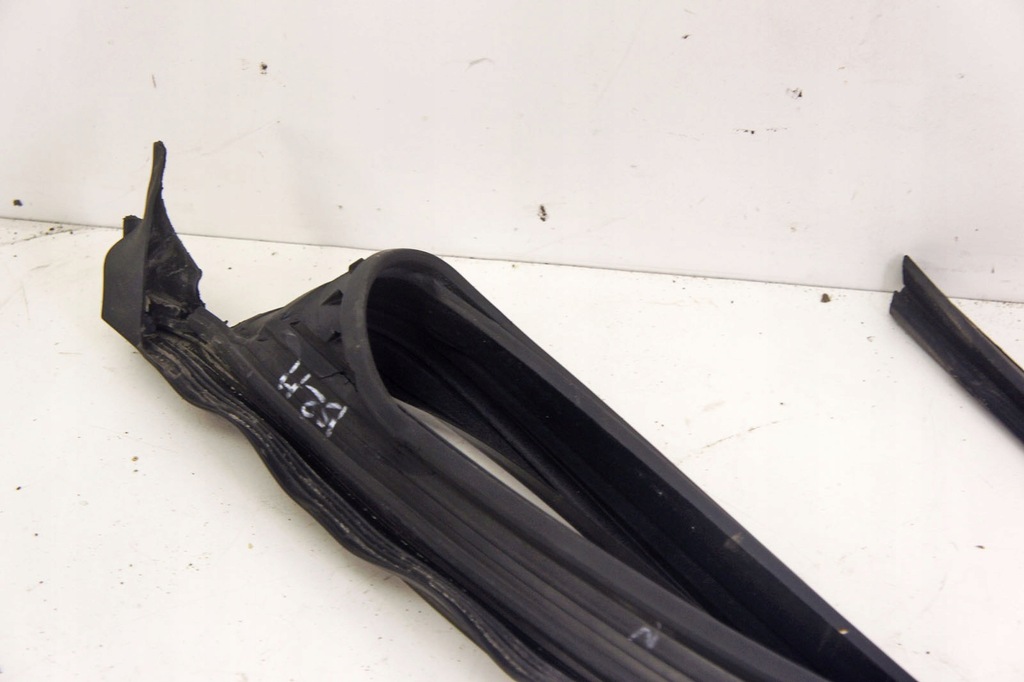 фото №5, Pa143 alfa romeo giulia прокладка стекло левый задняя