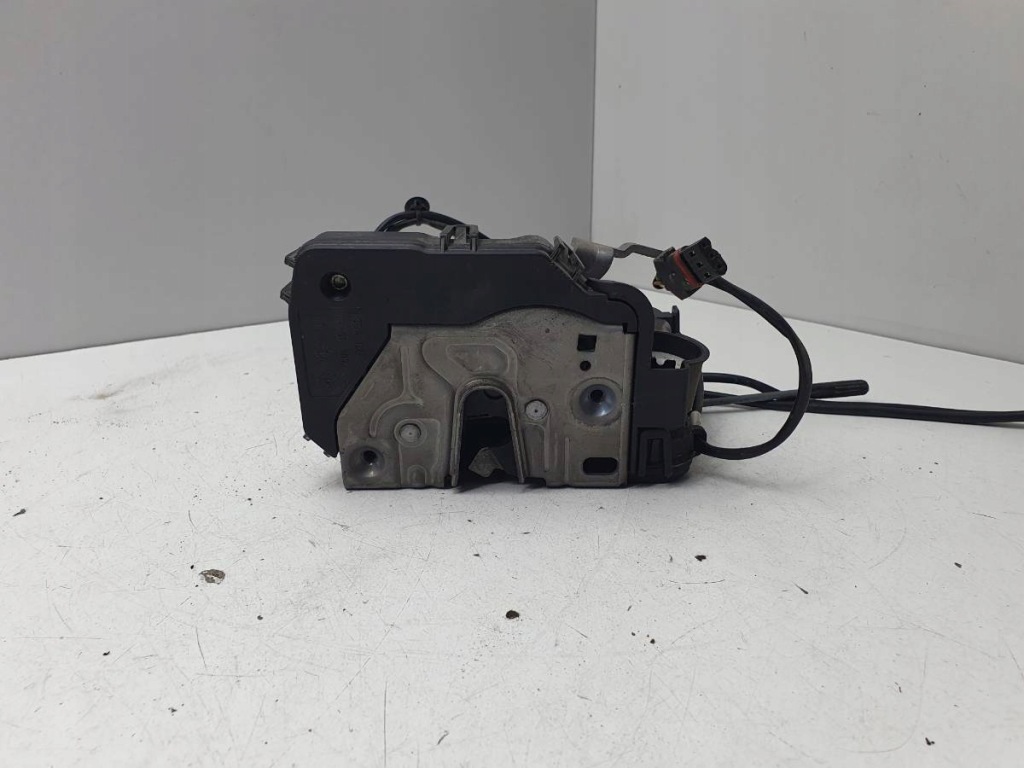 фото №1, Замок перед левый mercedes w203 5 + 3 8 pin europa