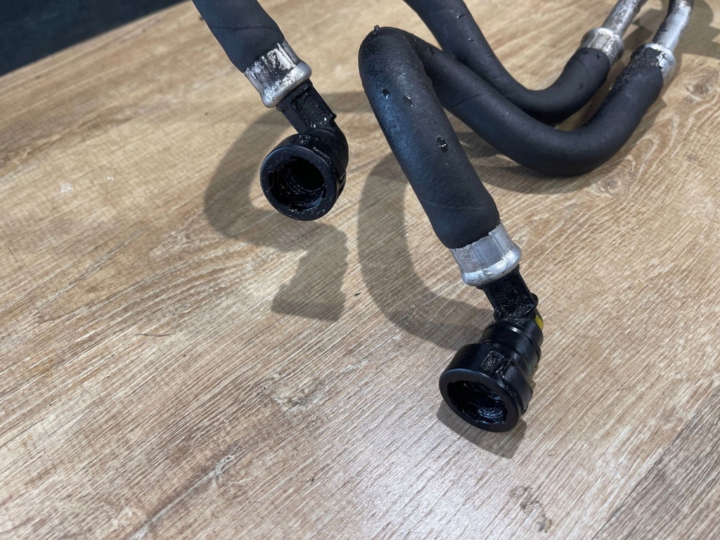 Труба радіатора оливи range rover l405 cpla-7r081-cb Ціна