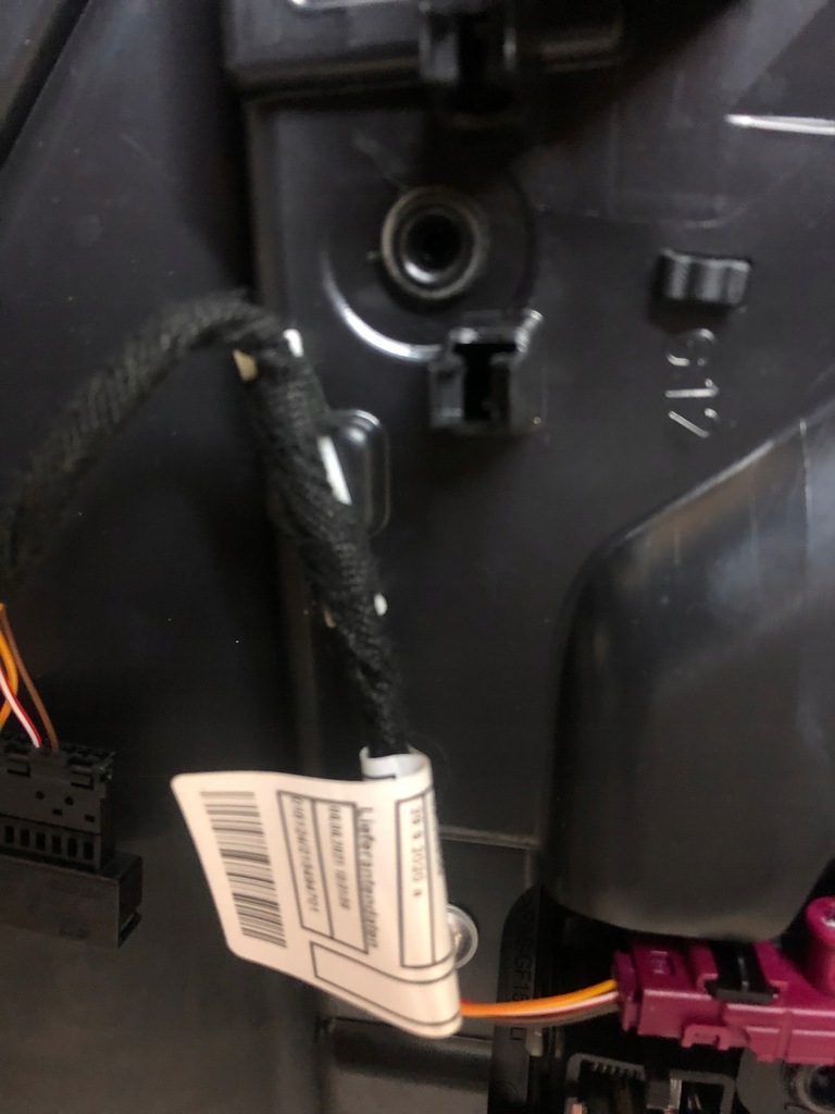 фото №4, Bmw 2 u06 обшивка двері задній лівий