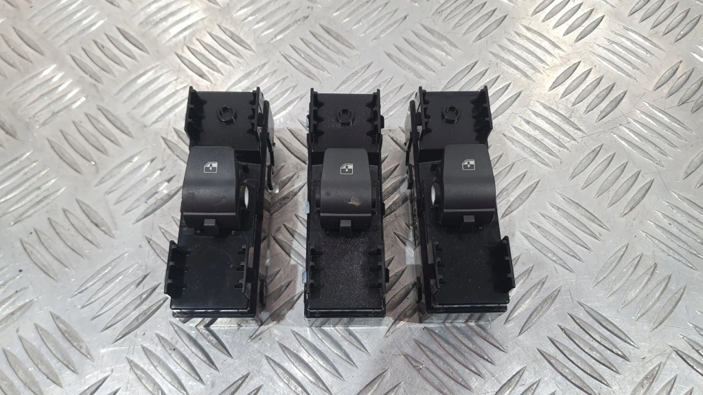 фото №1, Кнопка открывания стекло hyundai i30 iii 16-