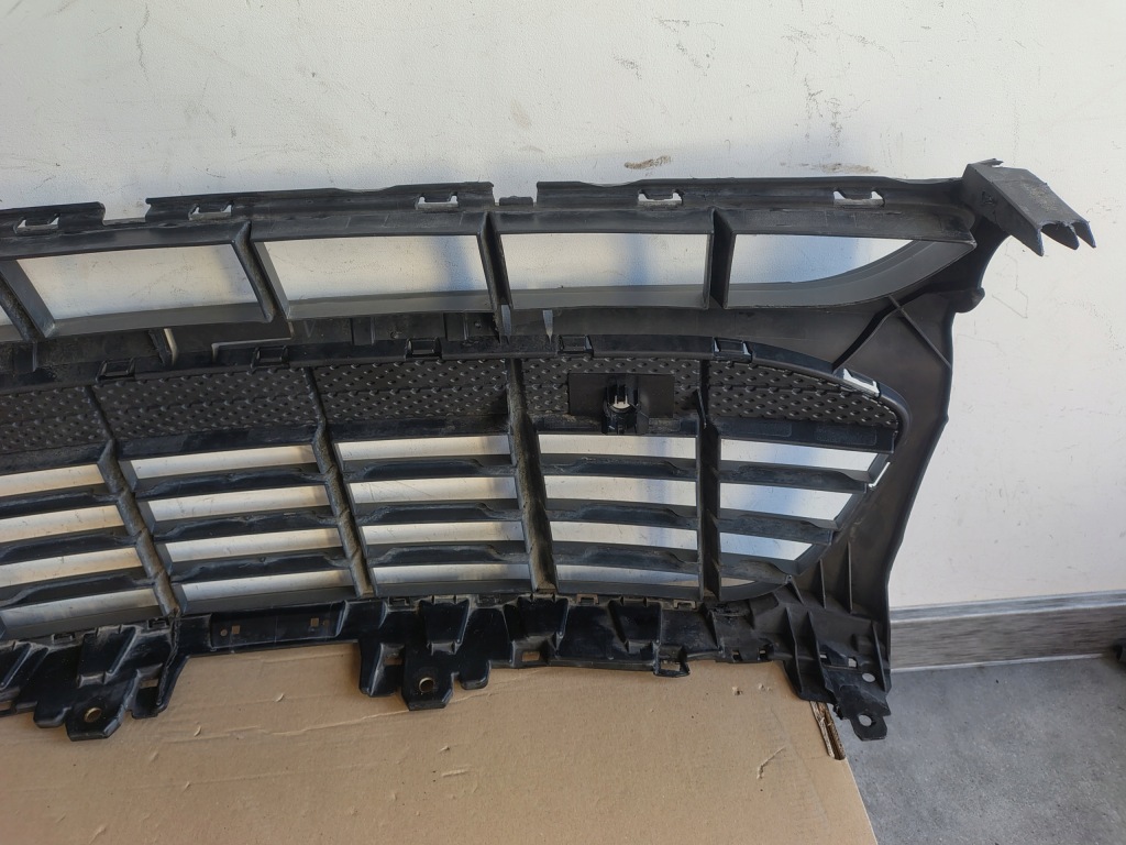 Решётка  бампера porsche macan решётка 95b807683h bardzo хорошее состояние Цена