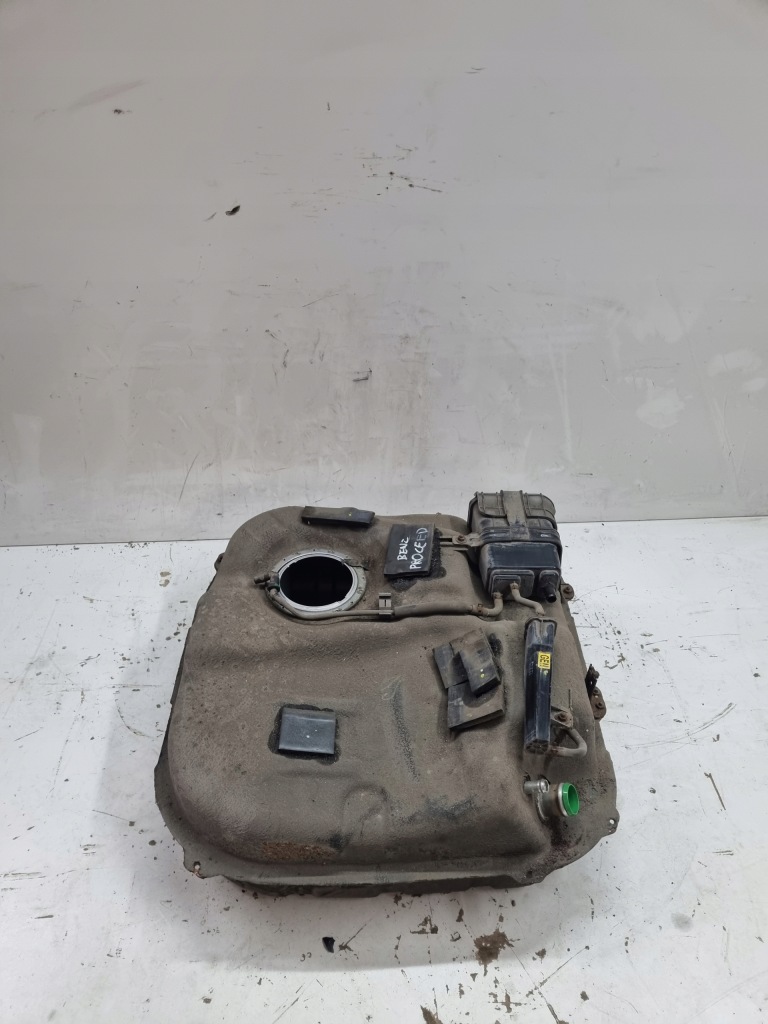 фото №1, Bak пального kia pro ceed i 06-12 3d бензин