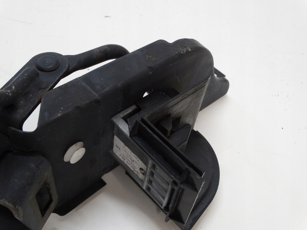 фото №4, Засувка шторка багажника лівий bmw e83 x3 7026709