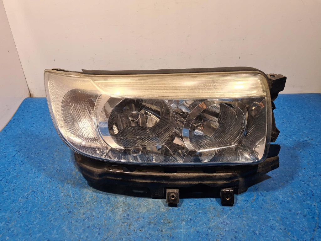Купити Subaru forester 2 рестайлінг  фара правий