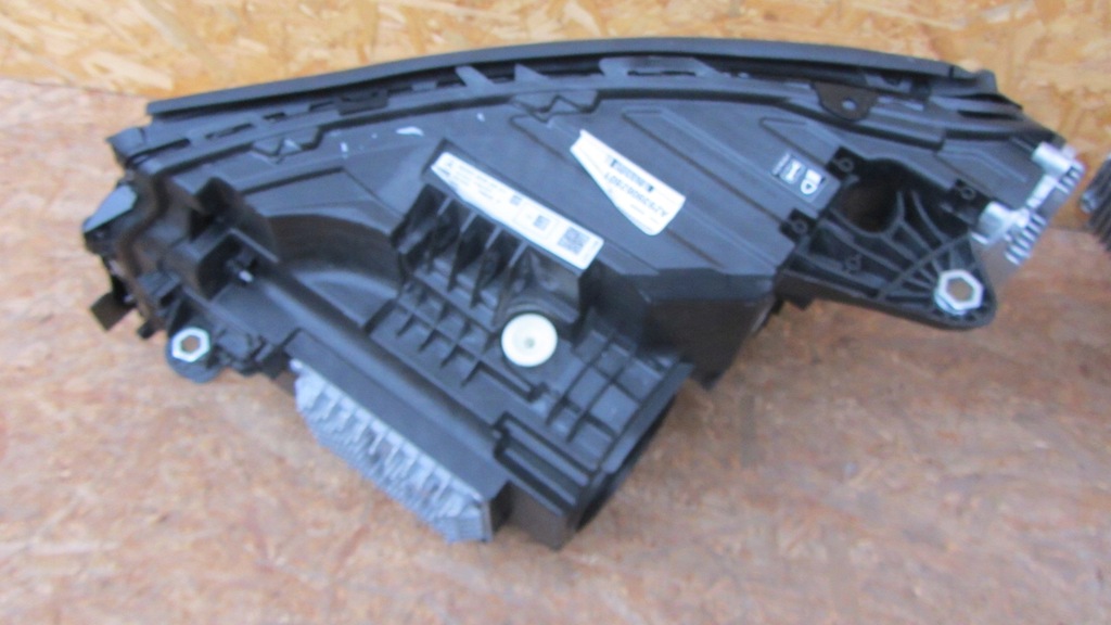 фото №7, Передняя правая левая средняя лампа mercedes eqc w293 full led