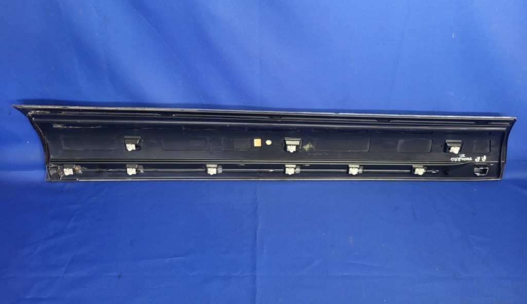 Молдинг дверь правый перед vw touareg ii Недорого