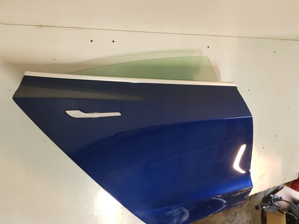 Tesla 3 дверь правое задний  deep blue в Украине