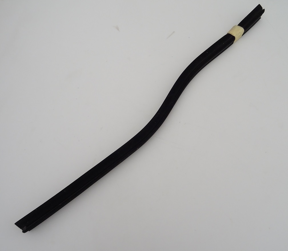 фото №1, 2015 ford f150 прокладка дверь резиновый элемент parapet левая