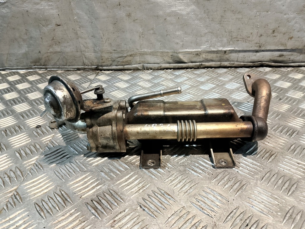 Радіатор вихлопних газів lexus is 220 2.2 d Ціна