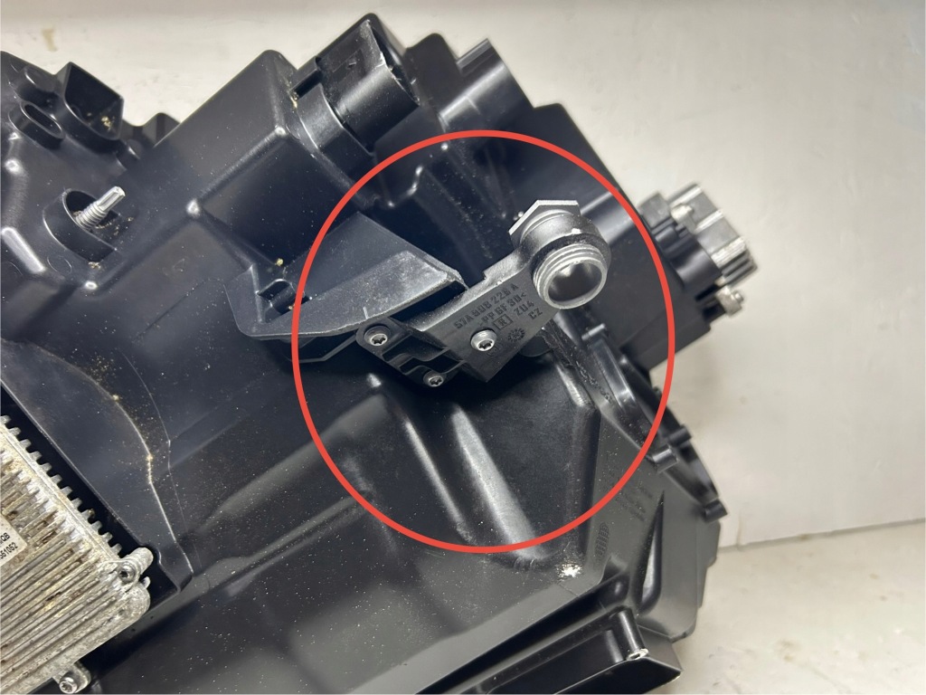 Skoda karoq рестайлинг  57a 57b фара правая full led crystal ходовие огни  st.bdb Киев