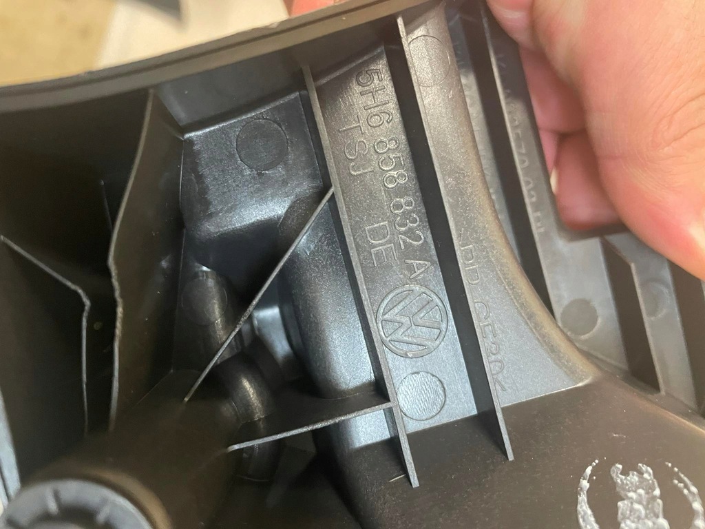 фото №8, Vw golf 8 молдинг багажника 5h6858832a 5h6858831a