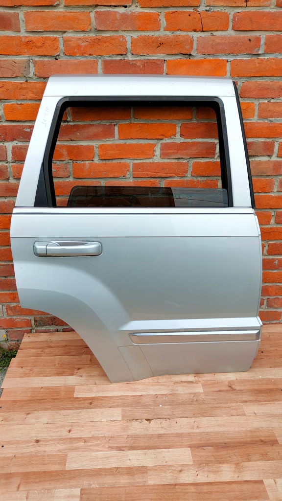 фото №1, Jeep grand cherokee wk 5-10 дверь правый задняя